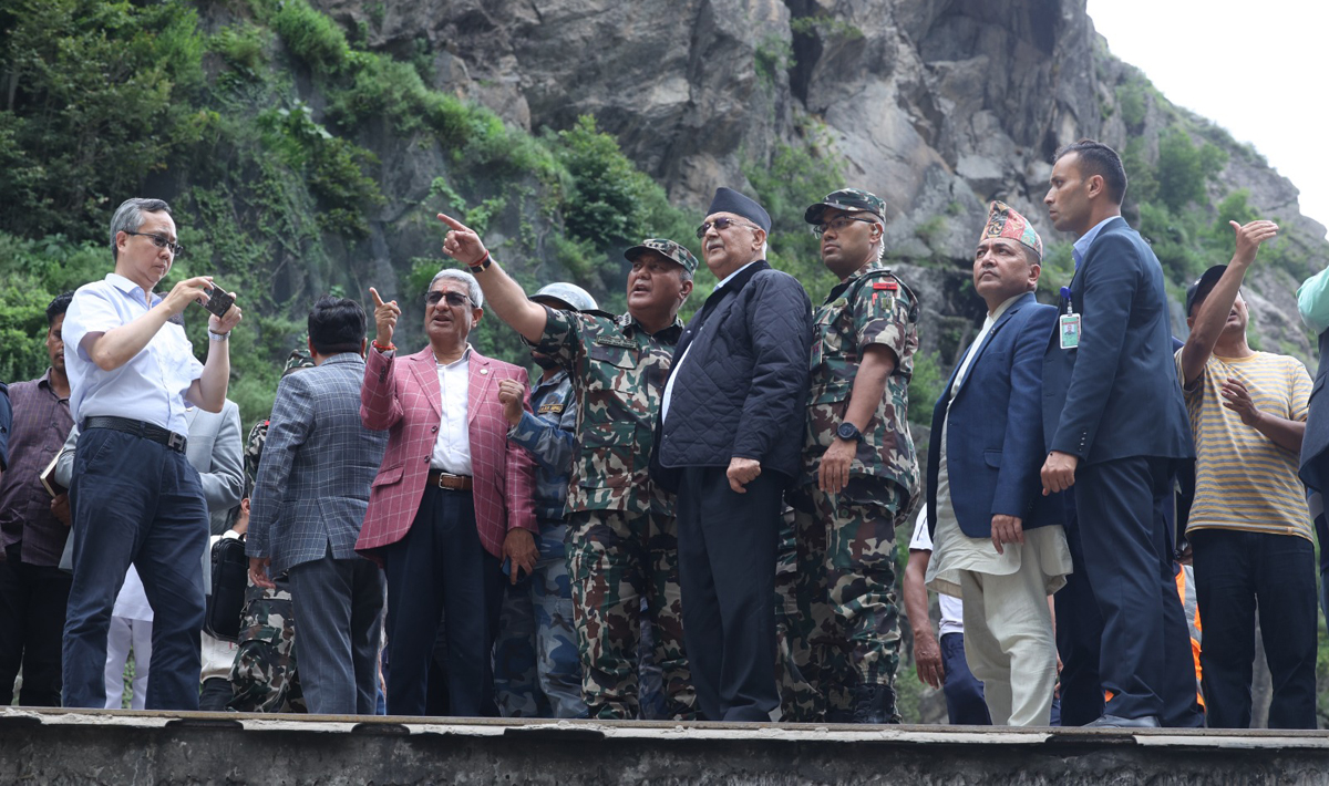 बाढीको विध्वंशपछि रसुवागढी पुग्यो प्रधानमन्त्री ओली र चिनियाँ राजदूत सोङसहितको टोली