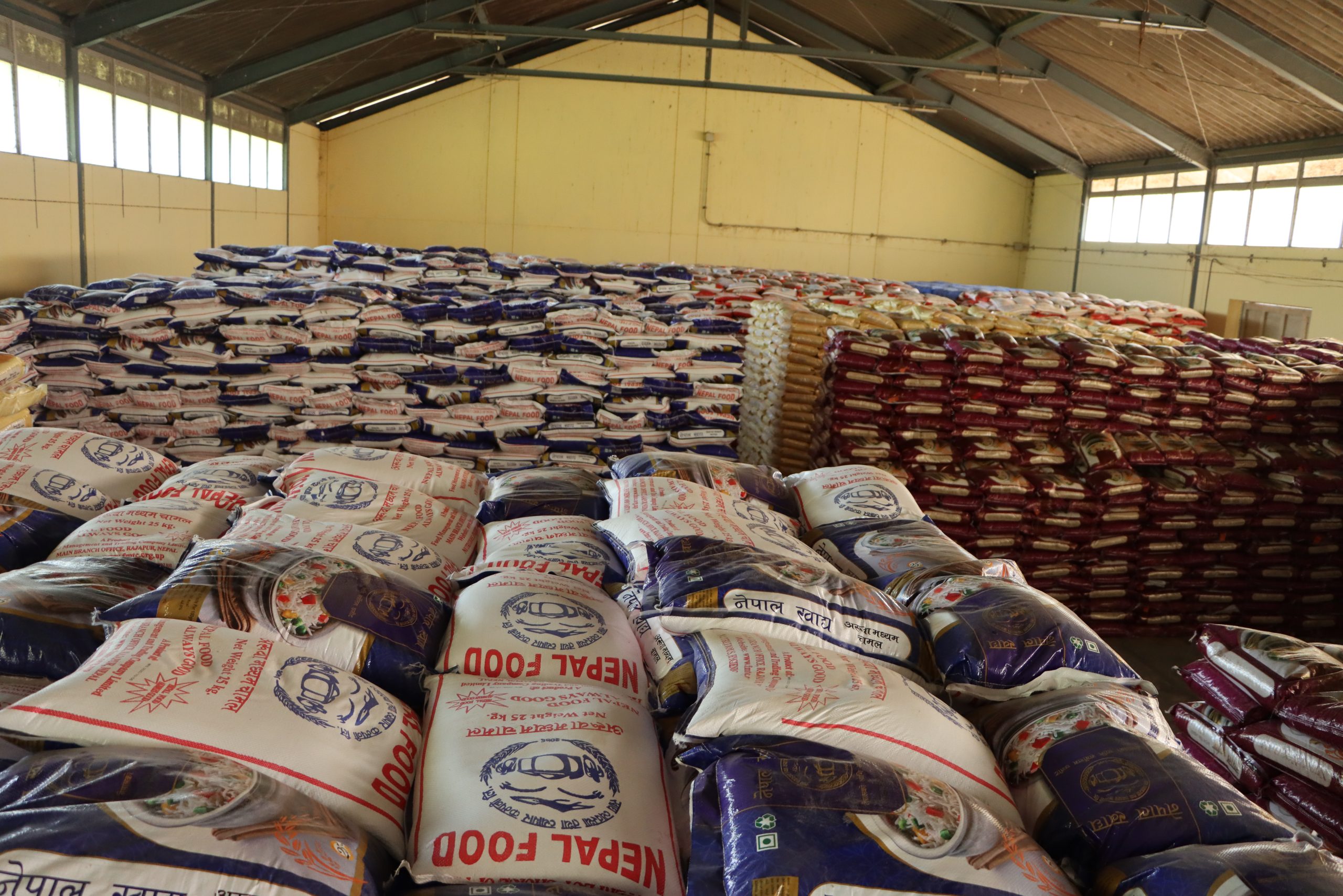 २५ हजार क्विन्टल चामल गोदाममै थन्कियो