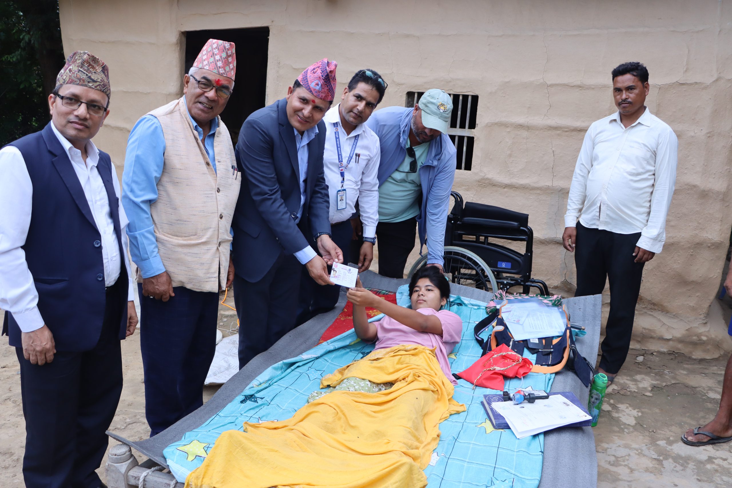 पुलबाट खसेर थला परेकी किशोरीलाई घर मै नागरिकता
