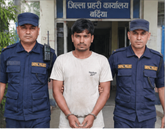 फरार प्रतिवादी नागरीकता बनाउन जाँदा पक्राउ